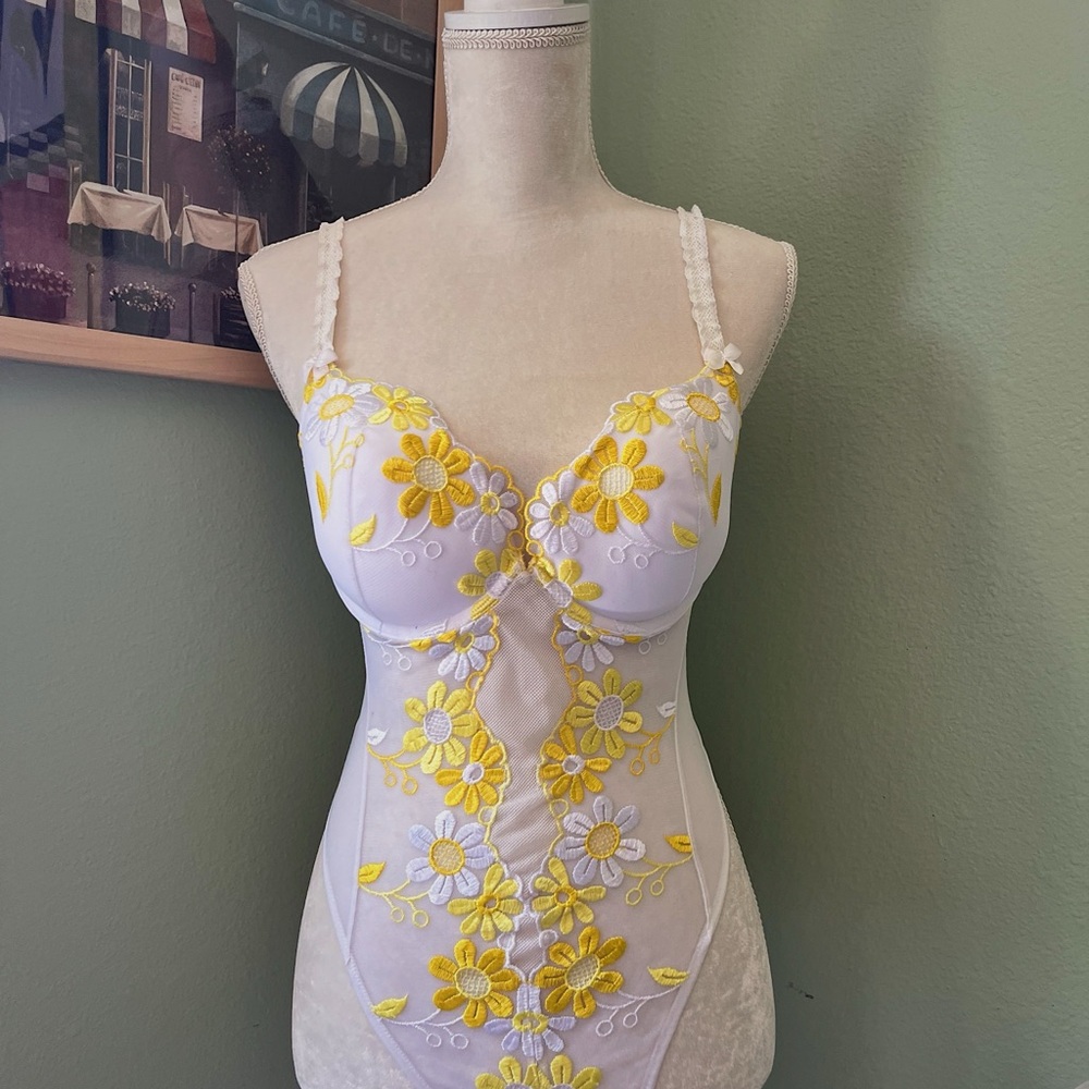 Victoria's Secret White and Yellow Floral Bra with Underwire Support